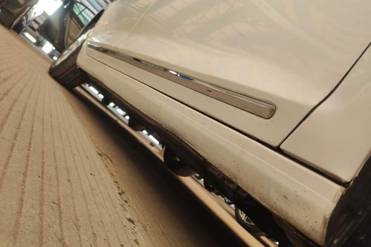 Used Buick LaCrosse 2013 2.4L SIDI Elite Comfort Version Right Side Sill