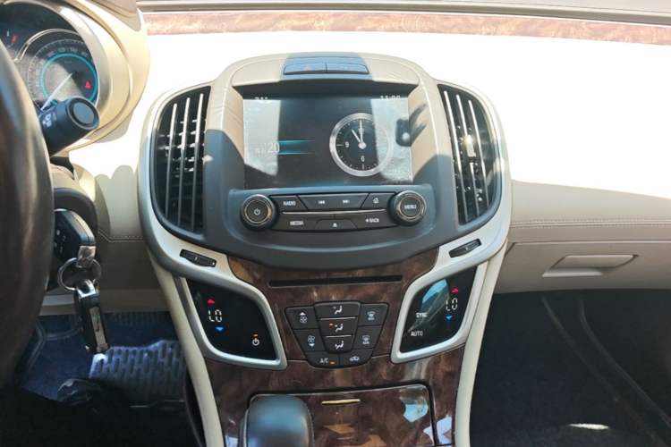 Used Buick LaCrosse 2013 2.4L SIDI Leading Comfort Version Audio And AC Panel