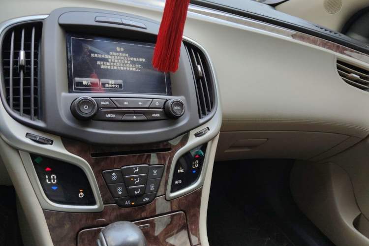 Used Buick LaCrosse 2013 2.4L SIDI Leading Comfort Version Audio And AC Panel