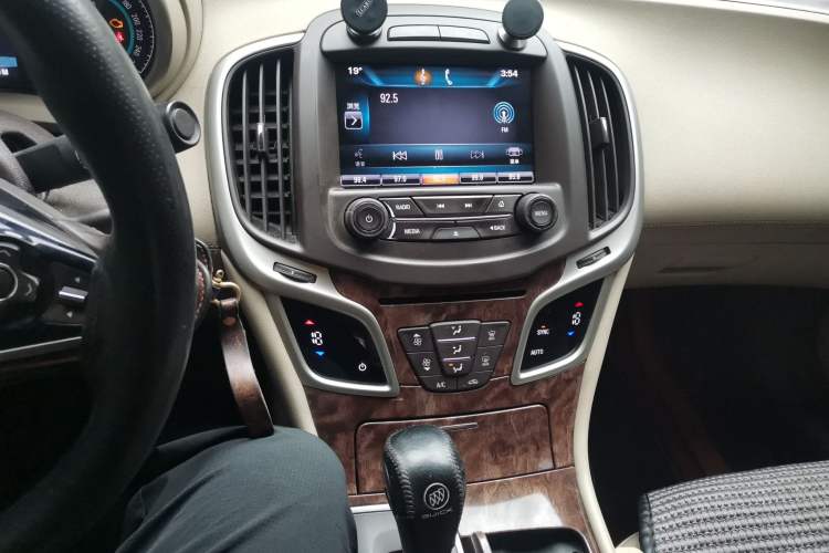 Used Buick LaCrosse 2013 2.4L SIDI Leading Comfort Version Audio And AC Panel