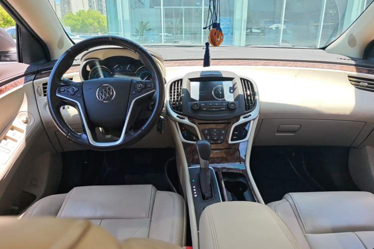 Used Buick LaCrosse 2013 2.4L SIDI Leading Comfort Version Center Console