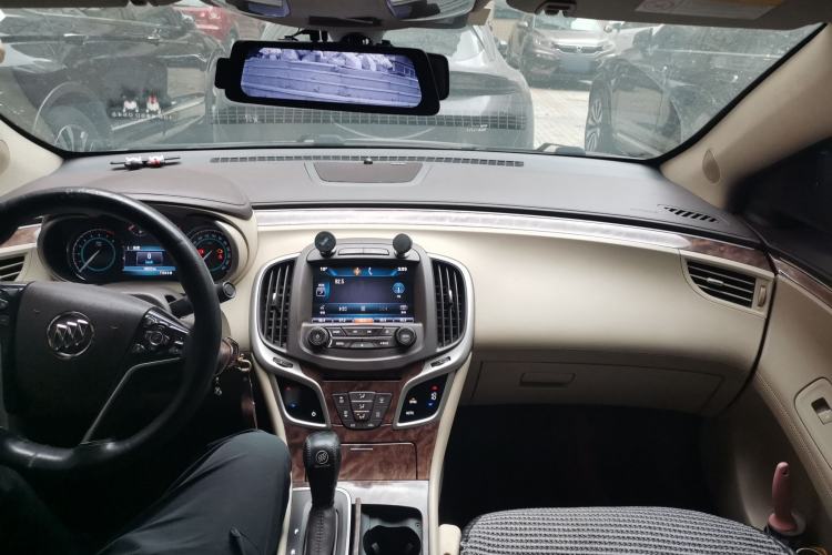 Used Buick LaCrosse 2013 2.4L SIDI Leading Comfort Version Center Console