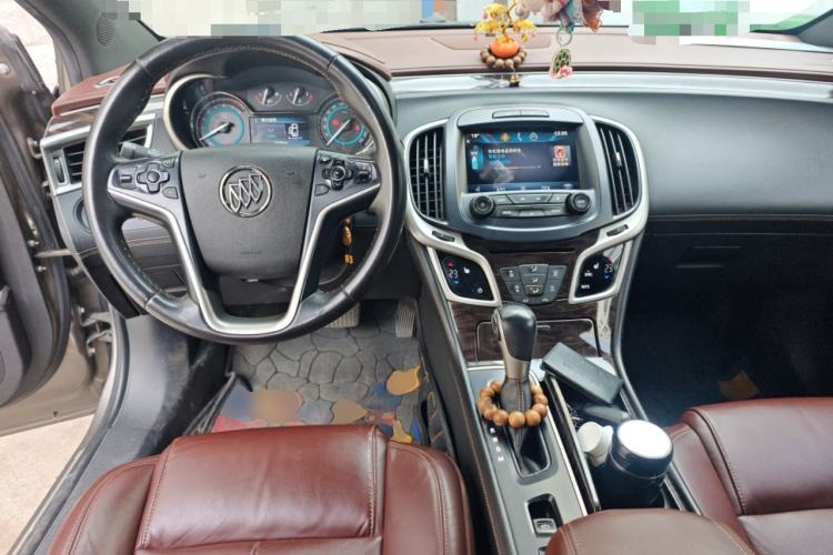 Used Buick LaCrosse 2013 2.4L SIDI Elite Comfort Version Center Console