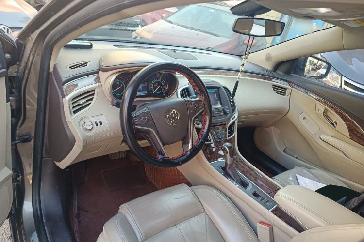 Used Buick LaCrosse 2013 2.4L SIDI Leading Comfort Version Center Console