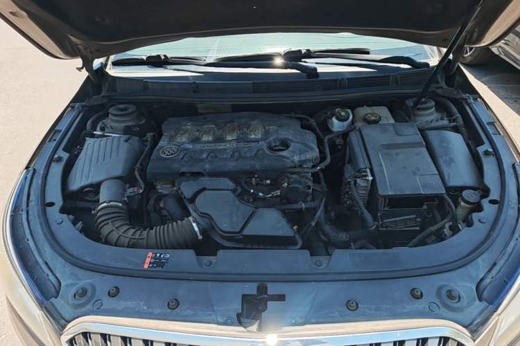 Used Buick LaCrosse 2013 2.4L SIDI Leading Comfort Version Engine Bay