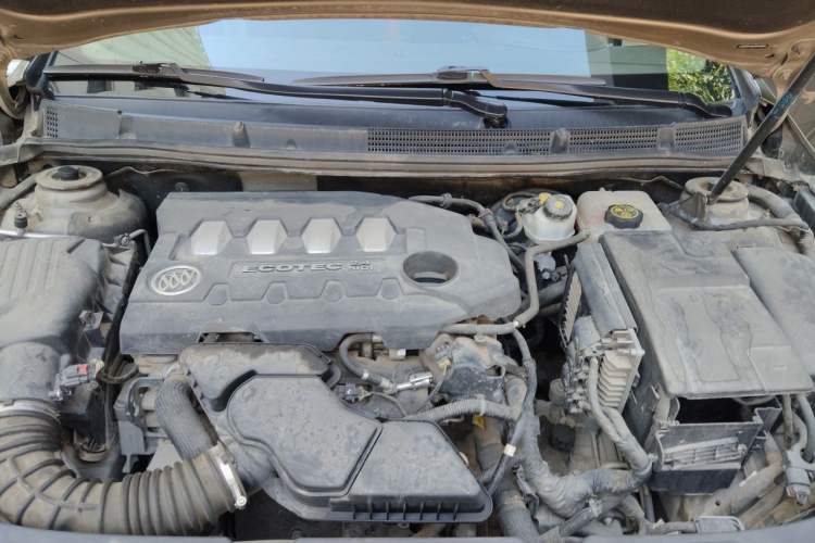 Used Buick LaCrosse 2013 2.4L SIDI Leading Comfort Version Engine Bay