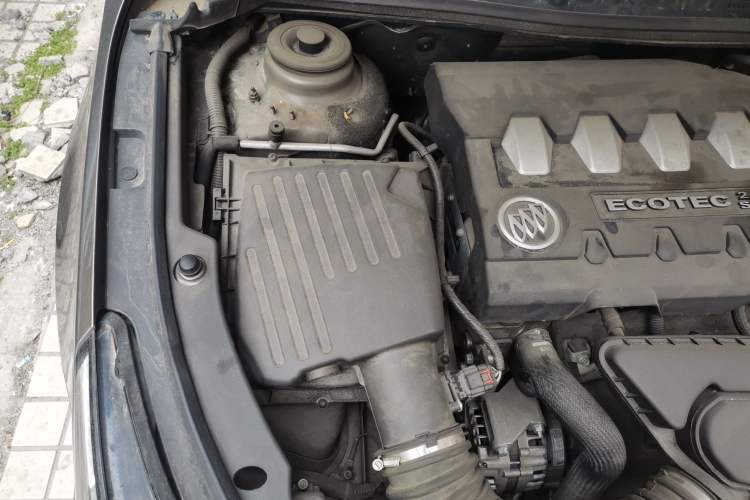 Used Buick LaCrosse 2013 2.4L SIDI Leading Comfort Version Engine Bay Right
