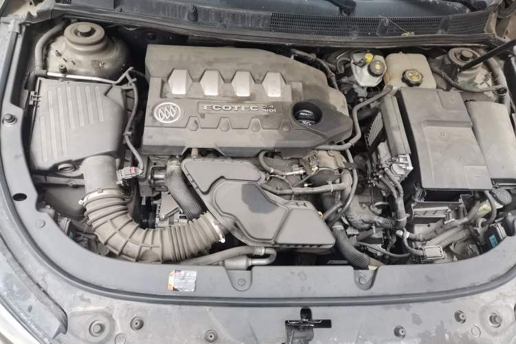 Used Buick LaCrosse 2013 2.4L SIDI Leading Comfort Version Engine Bay