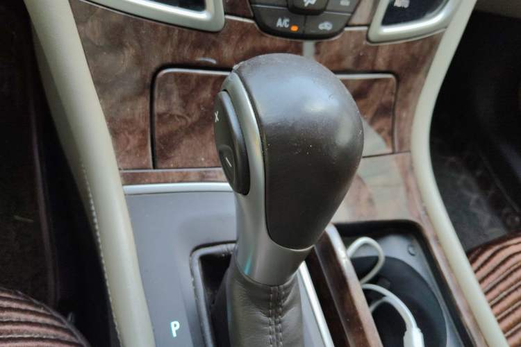 Used Buick LaCrosse 2013 2.4L SIDI Leading Comfort Version Gear Lever