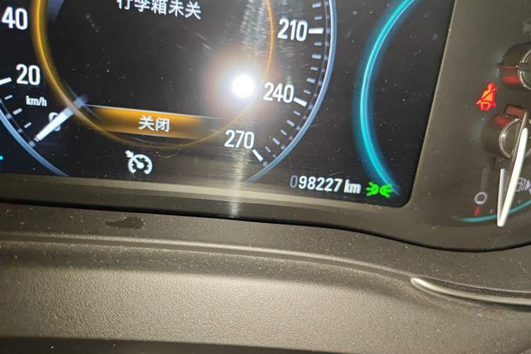 Used Buick LaCrosse 2013 2.4L SIDI Luxury Comfort Edition Odometer Close Up