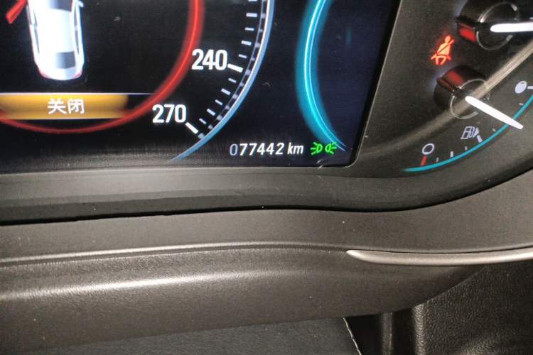 Used Buick LaCrosse 2013 3.0L SIDI V6 Smart Luxury Flagship Model Odometer Close Up