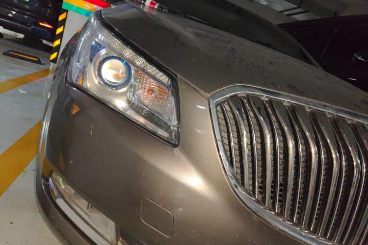 Used Buick LaCrosse 2013 2.4L SIDI Luxury Comfort Edition Right Front Headlight
