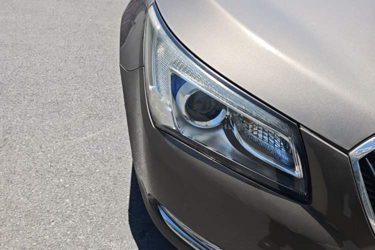 Used Buick LaCrosse 2013 2.4L SIDI Leading Comfort Version Right Front Headlight