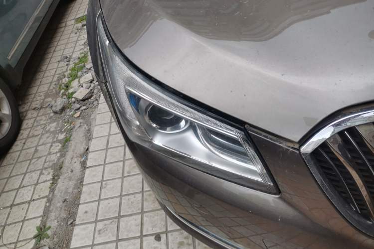 Used Buick LaCrosse 2013 2.4L SIDI Leading Comfort Version Right Front Headlight