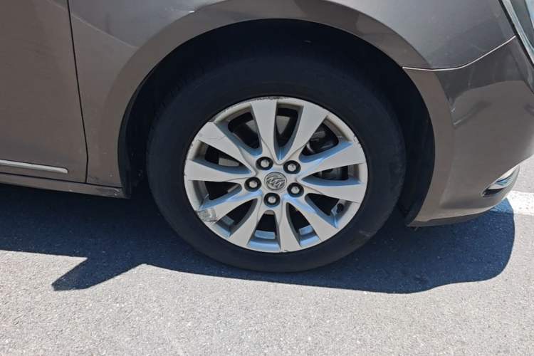 Used Buick LaCrosse 2013 2.4L SIDI Leading Comfort Version Right Front Wheel Hub