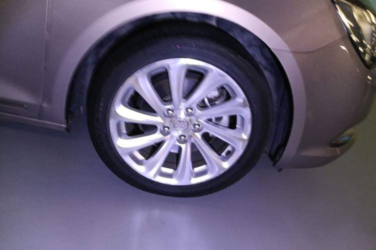 Used Buick LaCrosse 2013 3.0L SIDI V6 Smart Luxury Flagship Model Right Front Wheel Hub