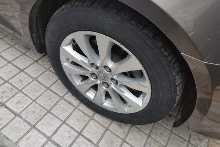 Used Buick LaCrosse 2013 2.4L SIDI Leading Comfort Version Right Front Wheel Hub