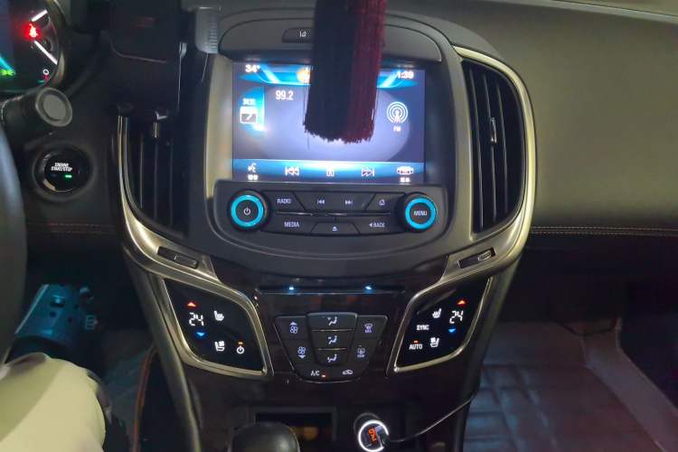 Used Buick LaCrosse 2014 2.0T SIDI Smart Luxury Flagship Edition Audio And AC Panel