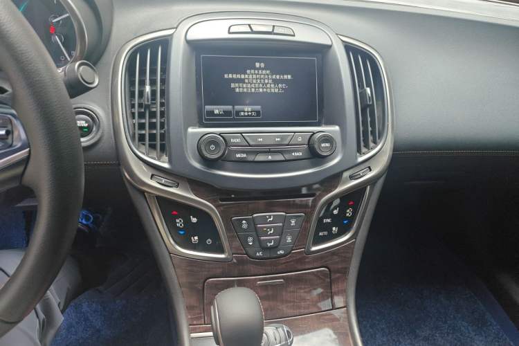 Used Buick LaCrosse 2014 2.0T SIDI Smart Luxury Flagship Edition Audio And AC Panel