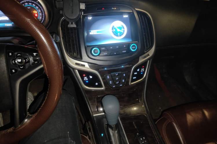 Used Buick LaCrosse 2014 2.0T SIDI Elite Tech Version Audio And AC Panel