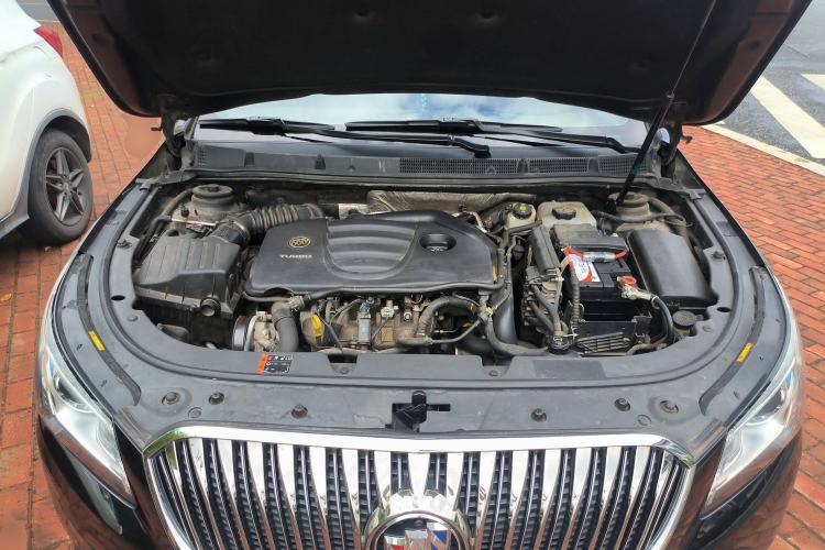 Used Buick LaCrosse 2014 2.0T SIDI Elite Tech Version Engine Bay