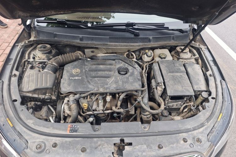 Used Buick LaCrosse 2014 2.0T SIDI Elite Tech Version Engine Bay