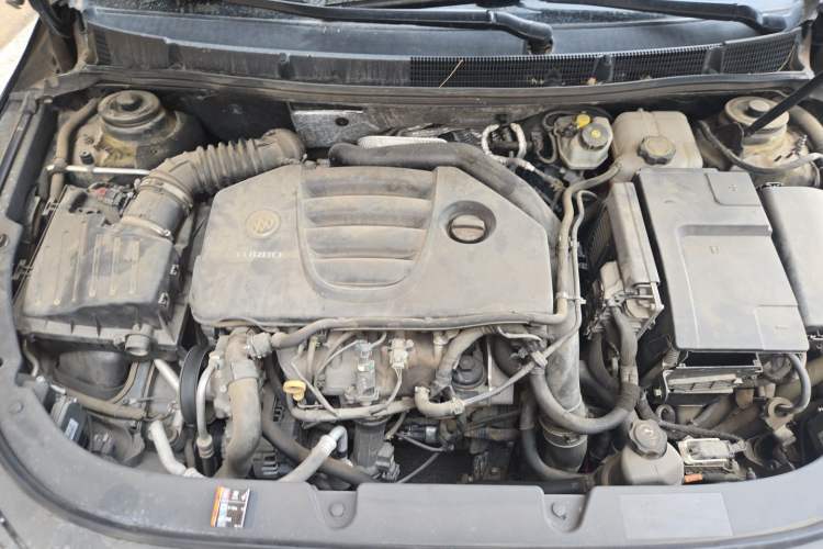 Used Buick LaCrosse 2014 2.0T SIDI Elite Tech Version Engine Bay
