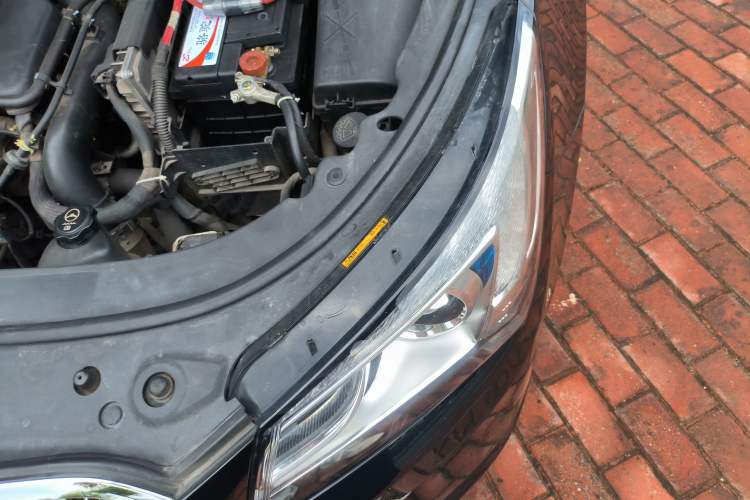 Used Buick LaCrosse 2014 2.0T SIDI Elite Tech Version Engine Bay Left