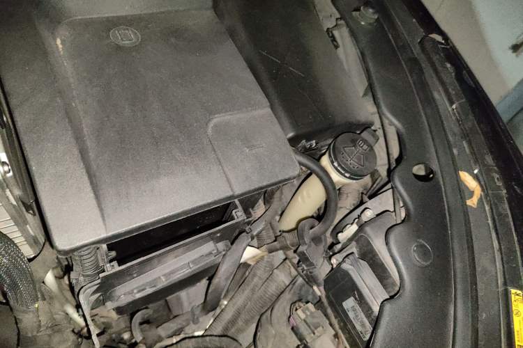 Used Buick LaCrosse 2014 2.0T SIDI Smart Luxury Flagship Edition Engine Bay Left