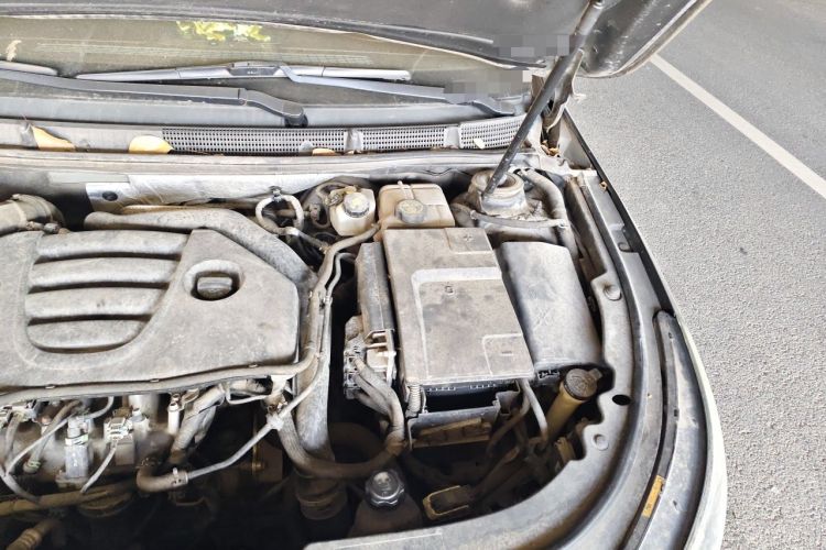 Used Buick LaCrosse 2014 2.0T SIDI Elite Tech Version Engine Bay Left