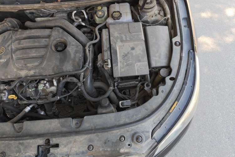 Used Buick LaCrosse 2014 2.0T SIDI Elite Tech Version Engine Bay Left