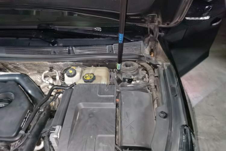 Used Buick LaCrosse 2014 2.0T SIDI Smart Luxury Flagship Edition Engine Bay Left