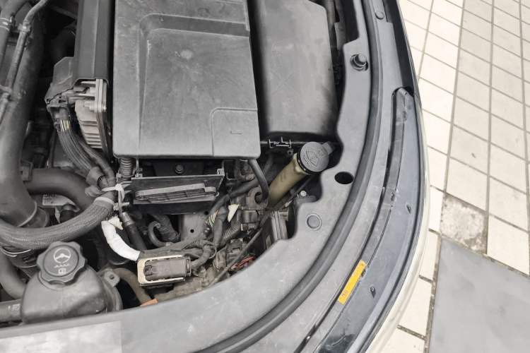Used Buick LaCrosse 2014 2.0T SIDI Elite Tech Version Engine Bay Left