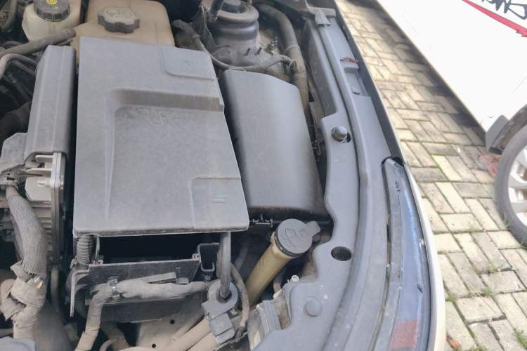 Used Buick LaCrosse 2014 2.0T SIDI Elite Tech Version Engine Bay Left