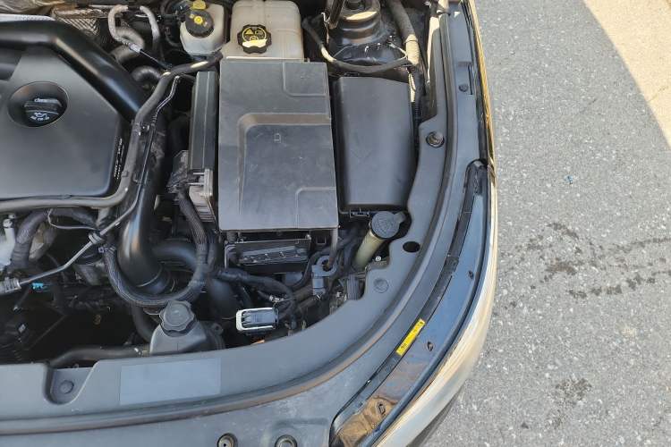 Used Buick LaCrosse 2014 2.0T SIDI Elite Tech Version Engine Bay Left