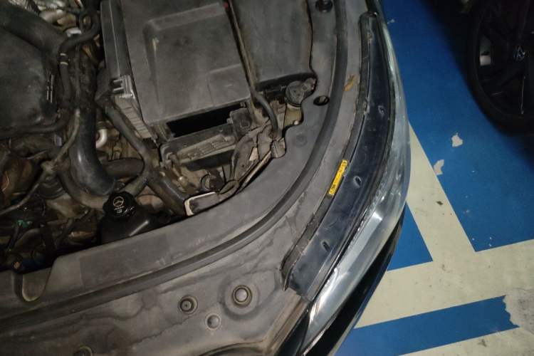Used Buick LaCrosse 2014 2.0T SIDI Elite Tech Version Engine Bay Left
