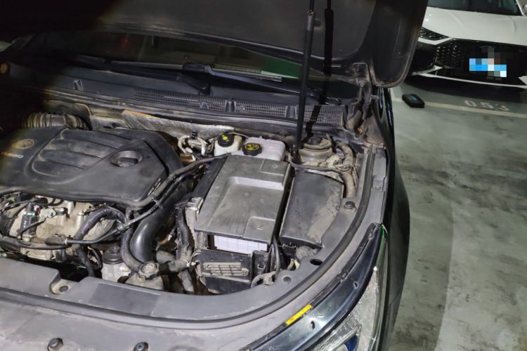 Used Buick LaCrosse 2014 2.0T SIDI Elite Tech Version Engine Bay Left