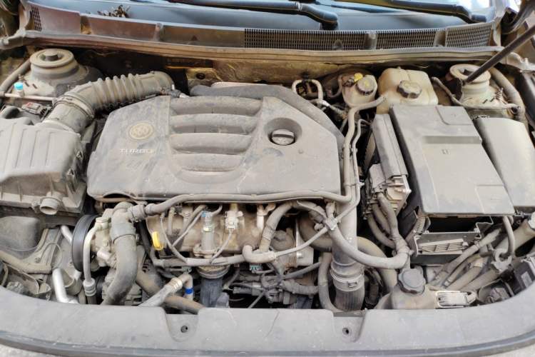 Used Buick LaCrosse 2014 2.0T SIDI Elite Tech Version Engine Bay