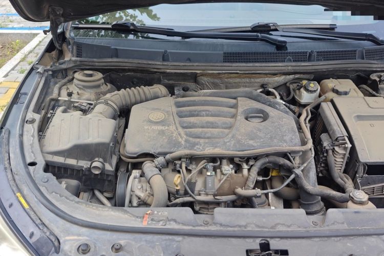 Used Buick LaCrosse 2014 2.0T SIDI Elite Tech Version Engine Bay Right