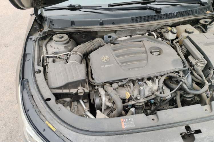 Used Buick LaCrosse 2014 2.0T SIDI Elite Tech Version Engine Bay Right
