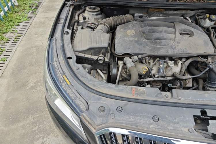 Used Buick LaCrosse 2014 2.0T SIDI Elite Tech Version Engine Bay Right