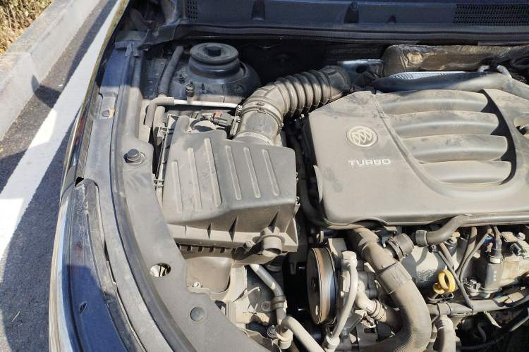 Used Buick LaCrosse 2014 2.0T SIDI Elite Tech Version Engine Bay Right