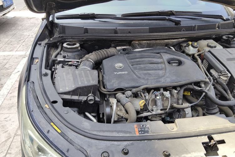 Used Buick LaCrosse 2014 2.0T SIDI Elite Tech Version Engine Bay Right