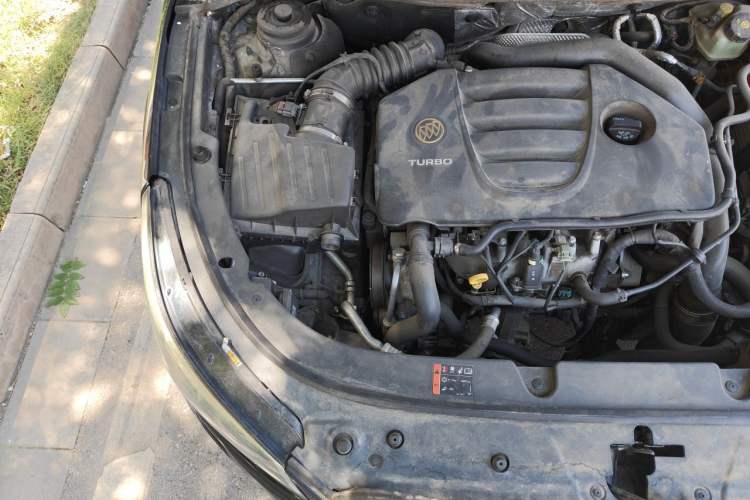 Used Buick LaCrosse 2014 2.0T SIDI Elite Tech Version Engine Bay Right