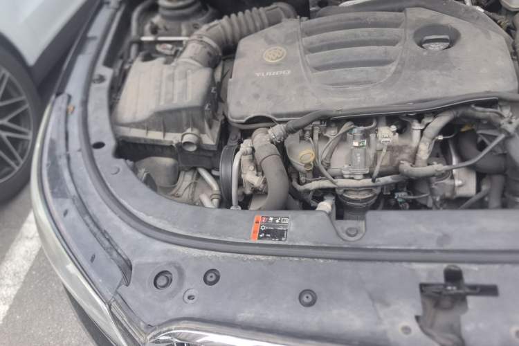 Used Buick LaCrosse 2014 2.0T SIDI Elite Tech Version Engine Bay Right