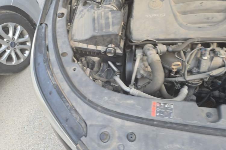 Used Buick LaCrosse 2014 2.0T SIDI Elite Tech Version Engine Bay Right