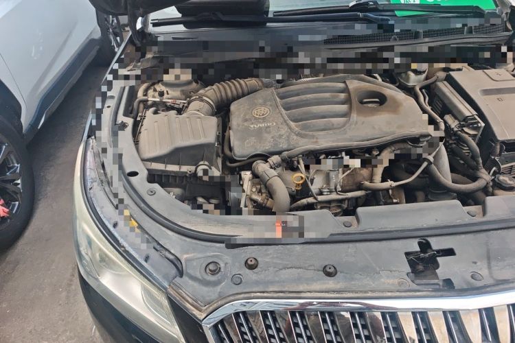 Used Buick LaCrosse 2014 2.0T SIDI Elite Tech Version Engine Bay Right