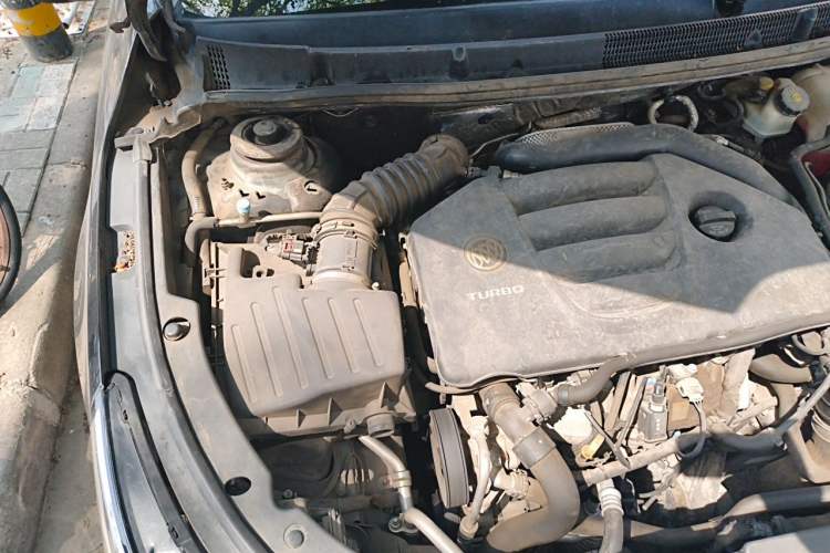 Used Buick LaCrosse 2014 2.0T SIDI Elite Tech Version Engine Bay Right