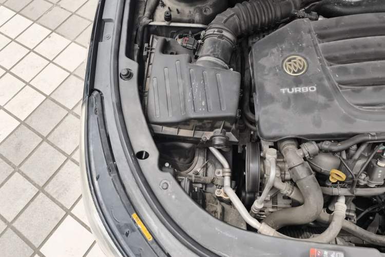 Used Buick LaCrosse 2014 2.0T SIDI Elite Tech Version Engine Bay Right