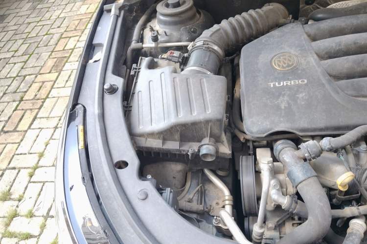 Used Buick LaCrosse 2014 2.0T SIDI Elite Tech Version Engine Bay Right
